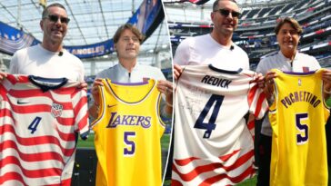usa’s-mauricio-pochettino,-lakers’-jj-redick-swap-jerseys-before-world-cup-game
