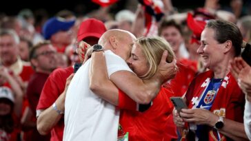 norway-coach’s-touching-moment-with-wife-after-world-cup-win-naturally-opens-door-for-his-hot-daughter
