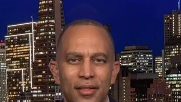 jeffries-urges-democrats-to-acknowledge-the-‘enemy-is-donald-trump’