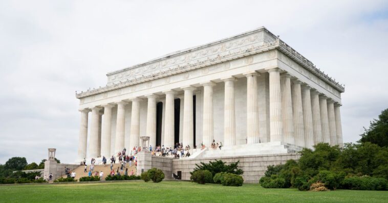 chamber-underneath-the-lincoln-memorial-opened-for-the-first-time-in-100-years
