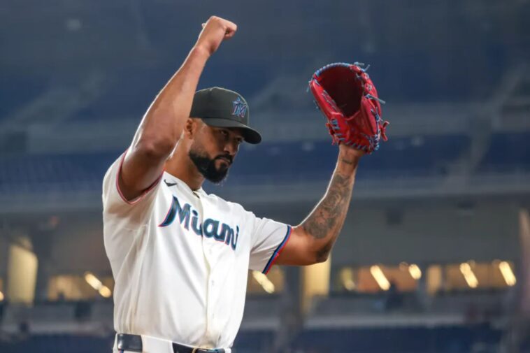 marlins’-record-breaking-moment-turns-into-awkward-scene-—-with-announcer-yelling-at-fans