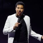 watch:-lionel-richie-forced-to-cancel-concert-after-struggling-to-stay-on-his-feet-onstage