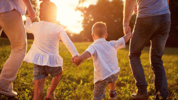 america-has-1.8-million-fewer-kids-after-population-shrinks-across-the-us-—-except-one-region
