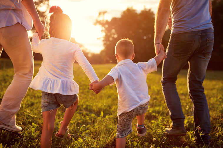 america-has-1.8-million-fewer-kids-after-population-shrinks-across-the-us-—-except-one-region