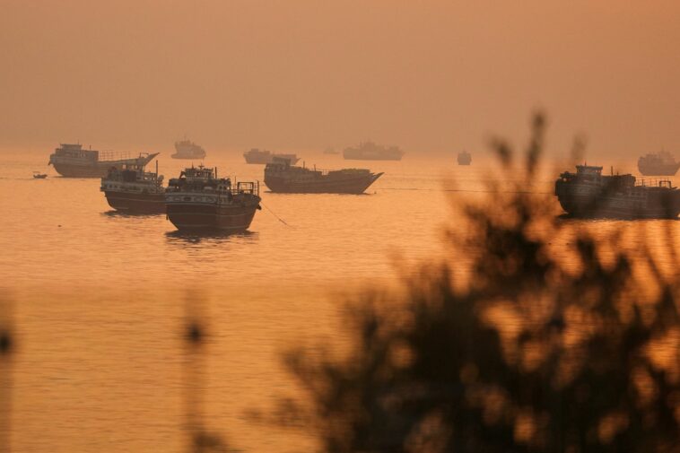 ‘mini-tsunami’-of-oil-headed-for-global-markets-after-reopening-of-strait-of-hormuz-—-for-now