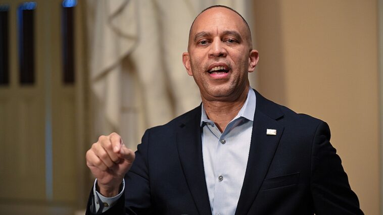 hakeem-jeffries-confronted-on-‘you’re-next’-chants-following-ny-democratic-socialist-victories