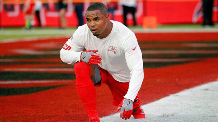 ex-nfl-player-doug-martin’s-family-sue-oakland-police,-allege-restraint-asphyxia-in-fatal-mental-health-crisis