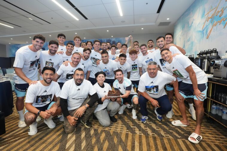 lionel-messi’s-argentina-teammates-honor-him-with-‘very-special’-birthday-gift-at-world-cup