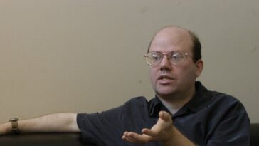 ‘show-trial’:-wikipedia-bans-co-founder-larry-sanger-after-he-advocates-for-intellectual-diversity