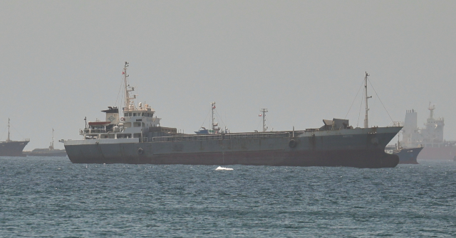 irgc-attacks-commercial-vessel-in-strait-of-hormuz,-forcing-un.-to-pause-evacuation-plan