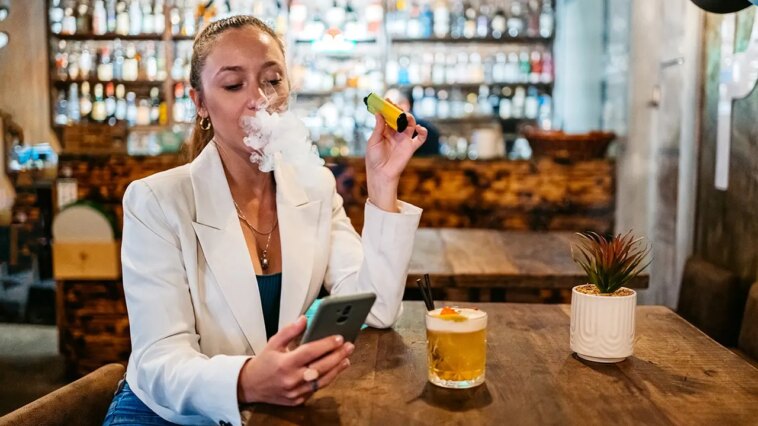 switching-from-cigarettes-to-vapes-linked-to-higher-risk-of-major-eye-diseases,-large-study-finds