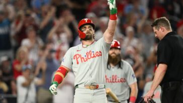bryce-harper-explains-finger-gesture-after-‘weird’-abuse-from-nationals-fans