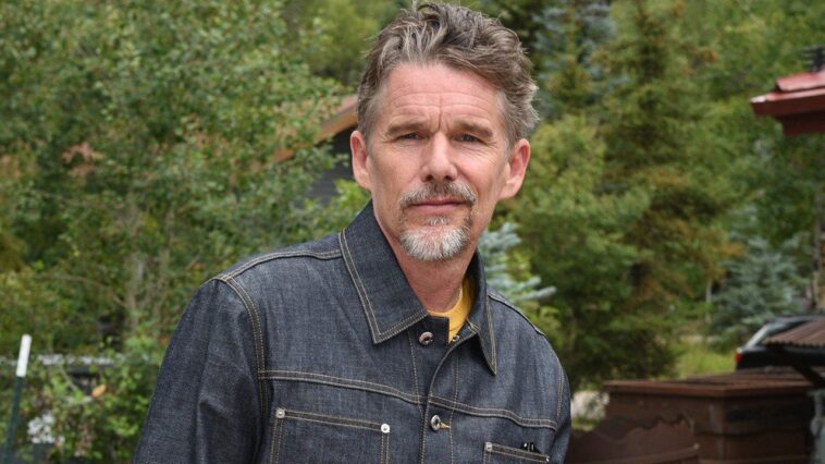 ethan-hawke-and-russell-crowe-team-up-for-gritty-prison-gold-smuggling-thriller-‘the-weight’