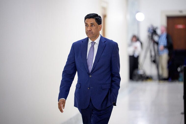 ro-khanna-plays-an-awkward-game-of-race-based-footsie