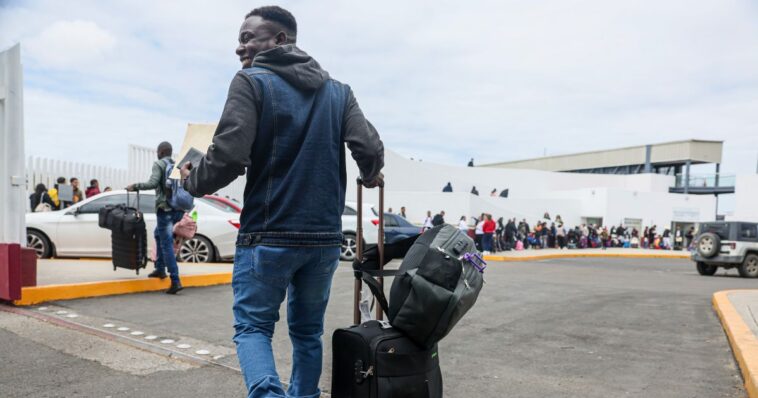 dhs-delivers-bad-news-for-300,000-haitians-in-the-us:-‘it’s-closing-time’