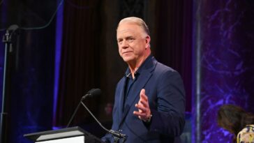 ex-nfl-quarterback-boomer-esiason-says-what-everyone’s-thinking-on-caitlin-clark-abuse-–-it’s-racial
