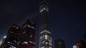 plane-strikes-beijing’s-tallest-skyscraper