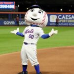 mets-reporter-dissects-team’s-miserable-season-while-pride-night-mr.-met-dances-behind-him
