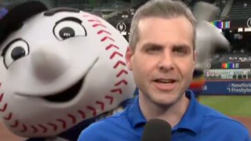 mr.-met-dances-behind-steve-gelbs-during-carlos-mendoza-segment-in-awkward-scene