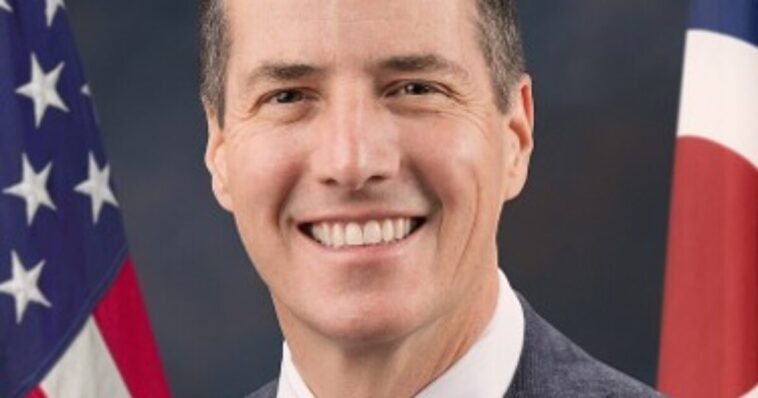 with-friends-like-this:-gop-senator-joins-forces-with-elizabeth-warren-to-push-the-largest-tax-hike-in-over-four-decades