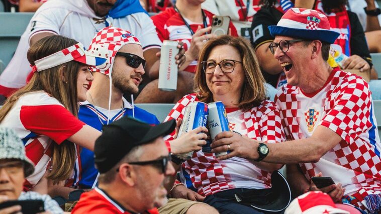 croatian-world-cup-fans-take-over-philadelphia-and-invade-some-couple’s-wedding-photos