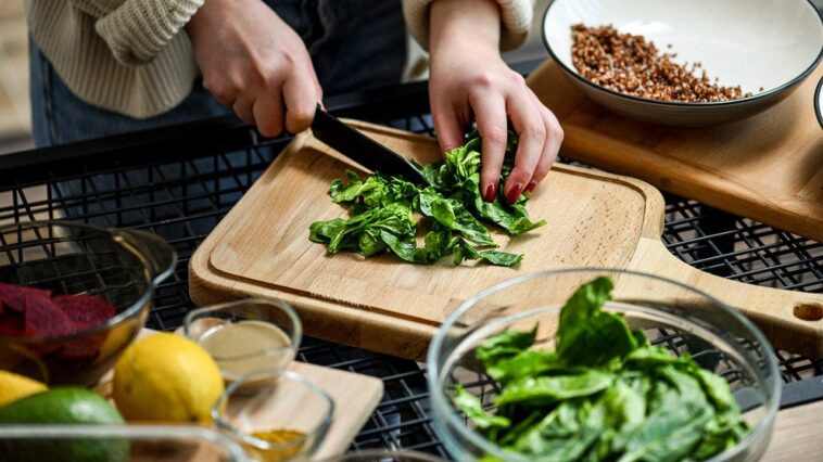 these-leafy-greens-could-help-protect-your-lungs,-study-suggests