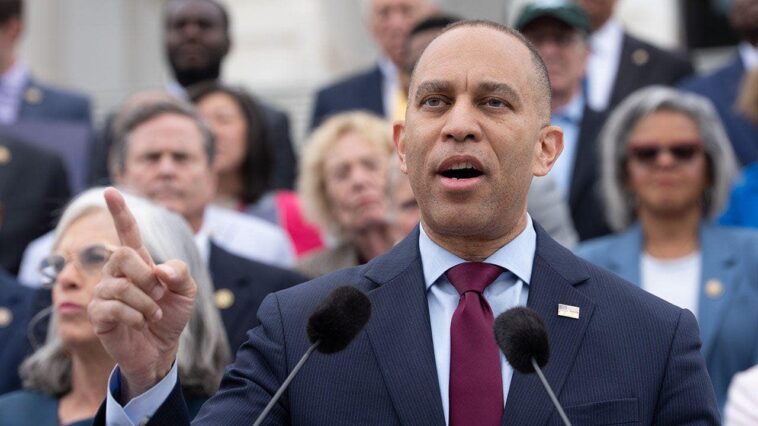 jeffries-welcomes-democratic-socialists-into-the-fold-as-critics-warn-party-is-revealing-‘exactly-who-it-is’