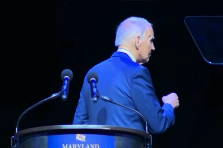 joe-biden-barely-manages-to-find-his-way-offstage-at-dem-gala-after-seeking-directions