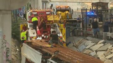 6-injured-as-boston-duck-boat-tips-over-near-cambridge-ramp