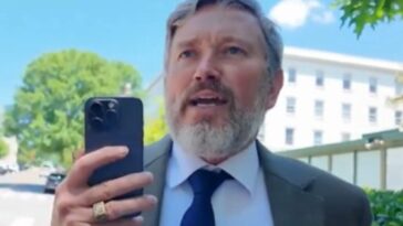 thomas-massie-hits-reporter-with-a-strange-question-after-being-confronted-with-allegations-of-sexual-affair-with-rep.-lauren-boebert-(video)