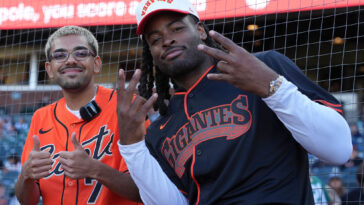 twitch-streamer-n3on-hilariously-takes-over-oracle-park-with-najee-harris