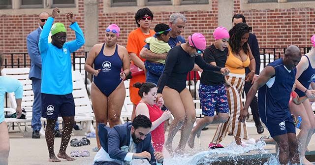 video:-ny-mayor-mamdani-jumps-fully-clothed-into-public-pool-then-demands-apology-from-top-republican