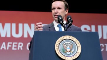 chris-murphy-dodges-questions-about-dem-socialist’s-controversial-remarks-while-pushing-party’s-‘big-tent’