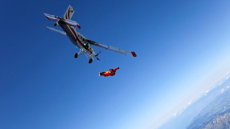 french-investigators-probe-fatal-skydiving-plane-crash-that-killed-pilot-and-10-parachutists