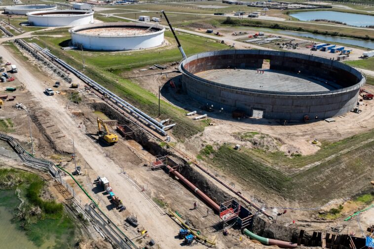 us-oil-reserve-at-half-its-normal-levels,-facing-operational-failure:-bombshell-watchdog-warning