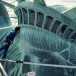 1984-photo-of-worker-kissing-statue-of-liberty-in-daring-display-resurfaces-ahead-of-america-250-celebrations