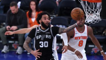julian-champagnie-signing-$45-million-contract-to-remain-with-spurs-after-breakout-season