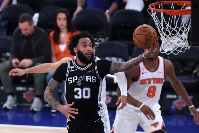 julian-champagnie-signing-$45-million-contract-to-remain-with-spurs-after-breakout-season