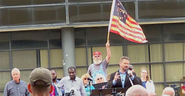 springfield,-ohio,-citizens-celebrate-trump’s-haitian-policy:-‘america-is-a-nation-of-laws’