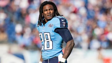 ex-nfl-superstar-chris-johnson,-40,-diagnosed-with-als,-can-no-longer-speak
