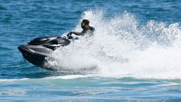 photo-—-malta:-jet-skier-killed-when-‘kissing-elephants’-arch-collapses,-pinning-him-underwater