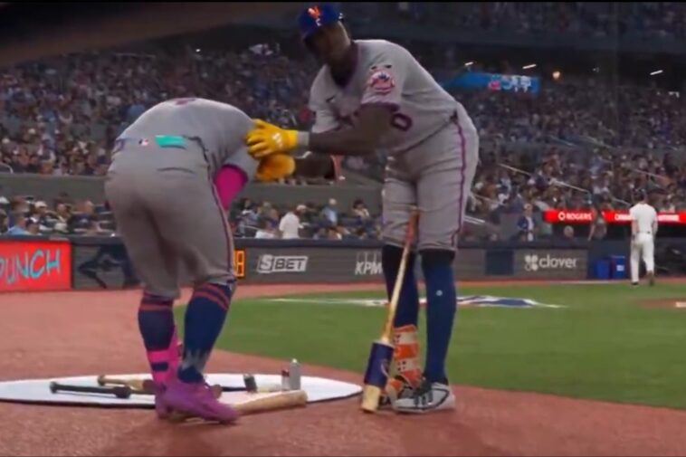 ronny-mauricio-hits-francisco-alvarez-with-swing-in-on-deck-circle-in-wild-mets-moment