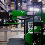 warehouse-robots-move-packages-without-human-handoff