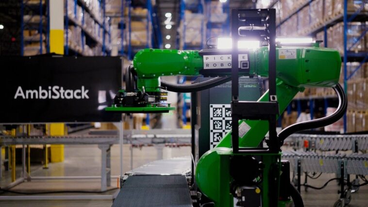 warehouse-robots-move-packages-without-human-handoff