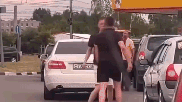 watch:-fights-break-out-at-russian-gas-stations-as-putin-admits-fuel-shortages