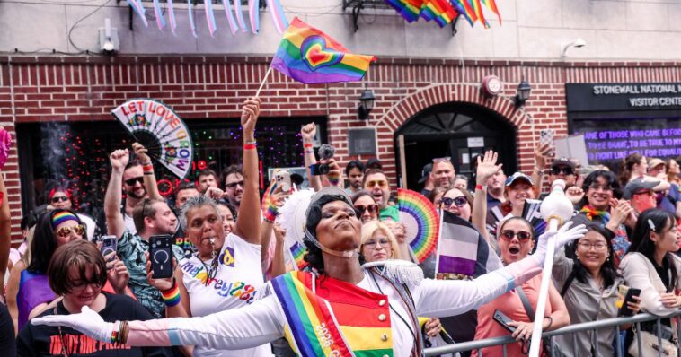 video:-arrests-at-pride-event-as-attendees-climb-and-hump-street-lights,-throw-bottles-at-cops,-twerk-endlessly
