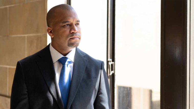 mississippi-district-attorney-jody-owens-resigns-after-pleading-guilty-in-federal-bribery-case:-report