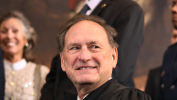 npr-retracts-false-story-saying-justice-alito-was-retiring:-‘erroneously-published’
