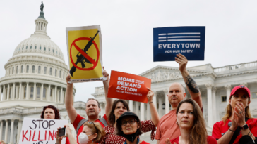 everytown-for-gun-safety-worried-by-‘reckless’-supreme-court-cases-challenging-ban-on-ar-15s