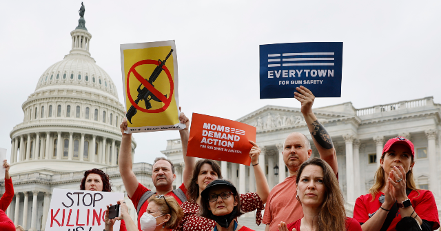everytown-for-gun-safety-worried-by-‘reckless’-supreme-court-cases-challenging-ban-on-ar-15s